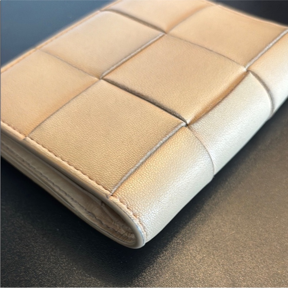 Bottega Veneta Tan Leather Wallet with dust bag - Picture 9 of 16